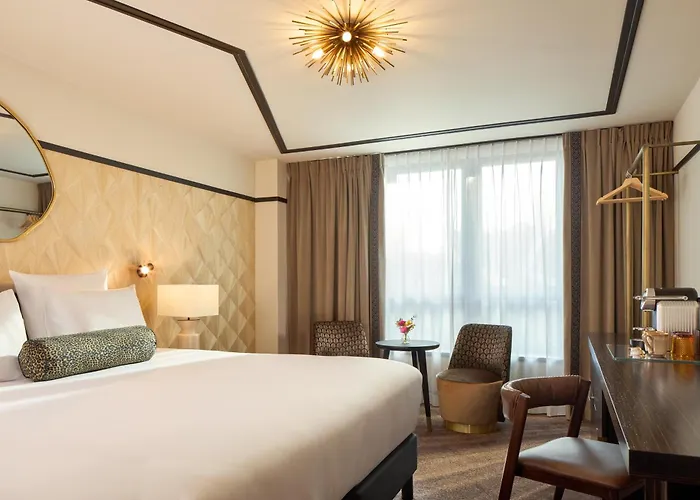 Maison Cassandre 4* פריז